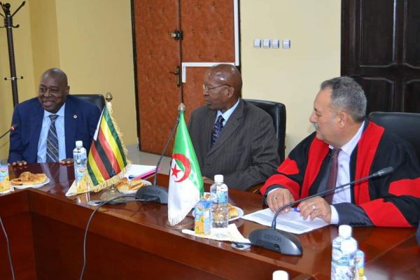 visite-embassade-zimbaboui-1605C4C933-ED9F-DBB3-3507-D8AB504E0DFB.jpg