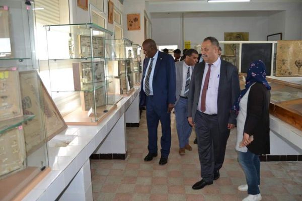 visite-embassade-zimbaboui-17DAA22C1E-C0F7-9BD9-B784-77C8C01358E7.jpg
